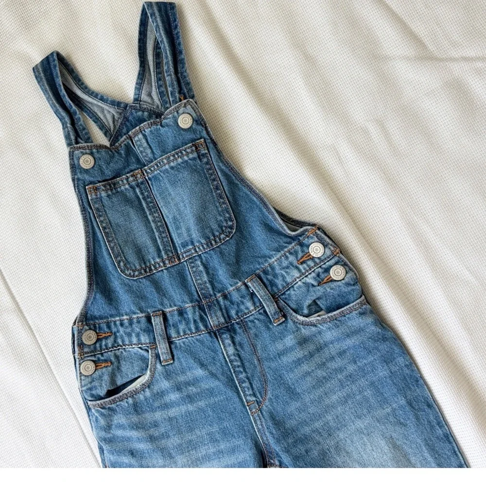 Old Navy Girls Distressed Denim Overalls Medium Wash Ripped Knee Size M 8